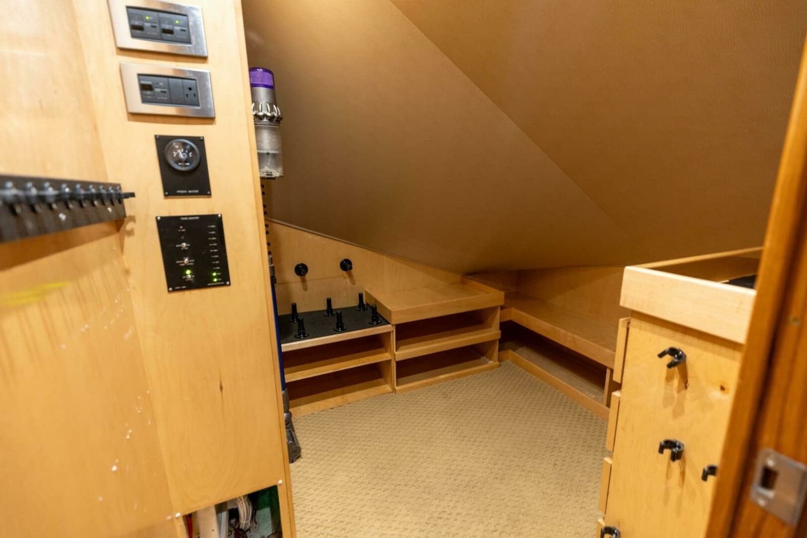 2013 Viking 76 Convertible - Photo 23