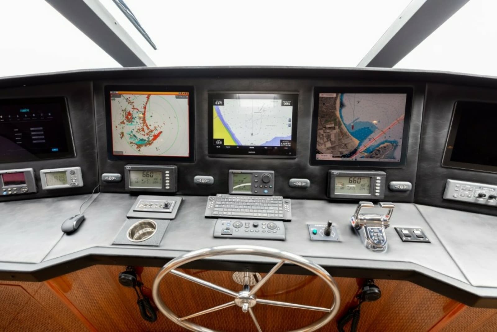 2006 Viking 74 Enclosed Bridge - Photo 50