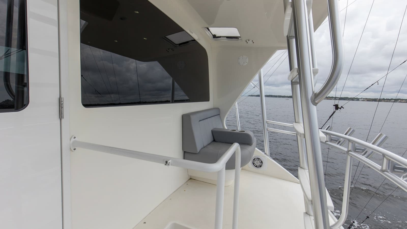 2007 Viking 74 Enclosed Bridge - Photo 29