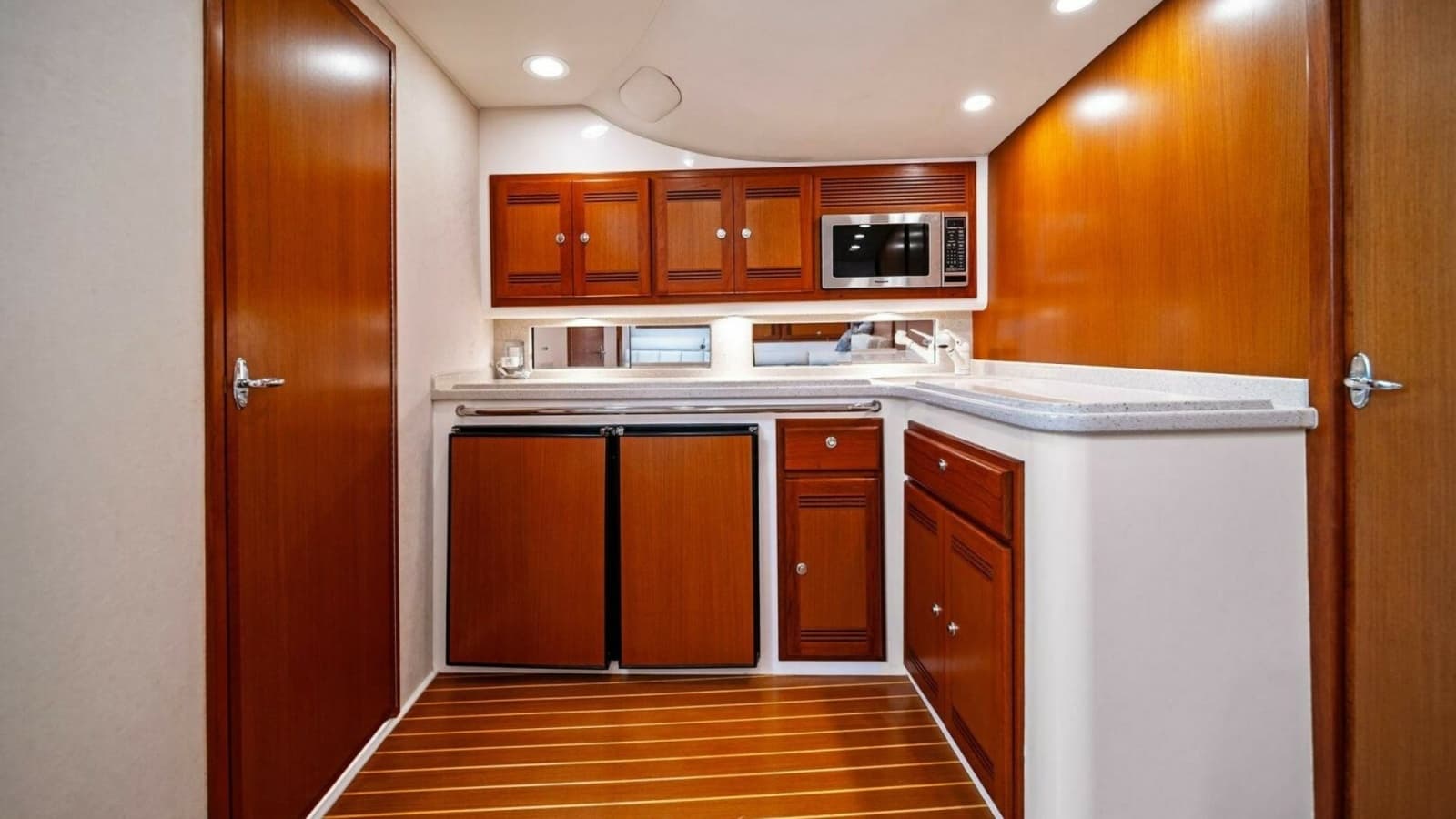 2005 Cabo 40 Express - Photo 111
