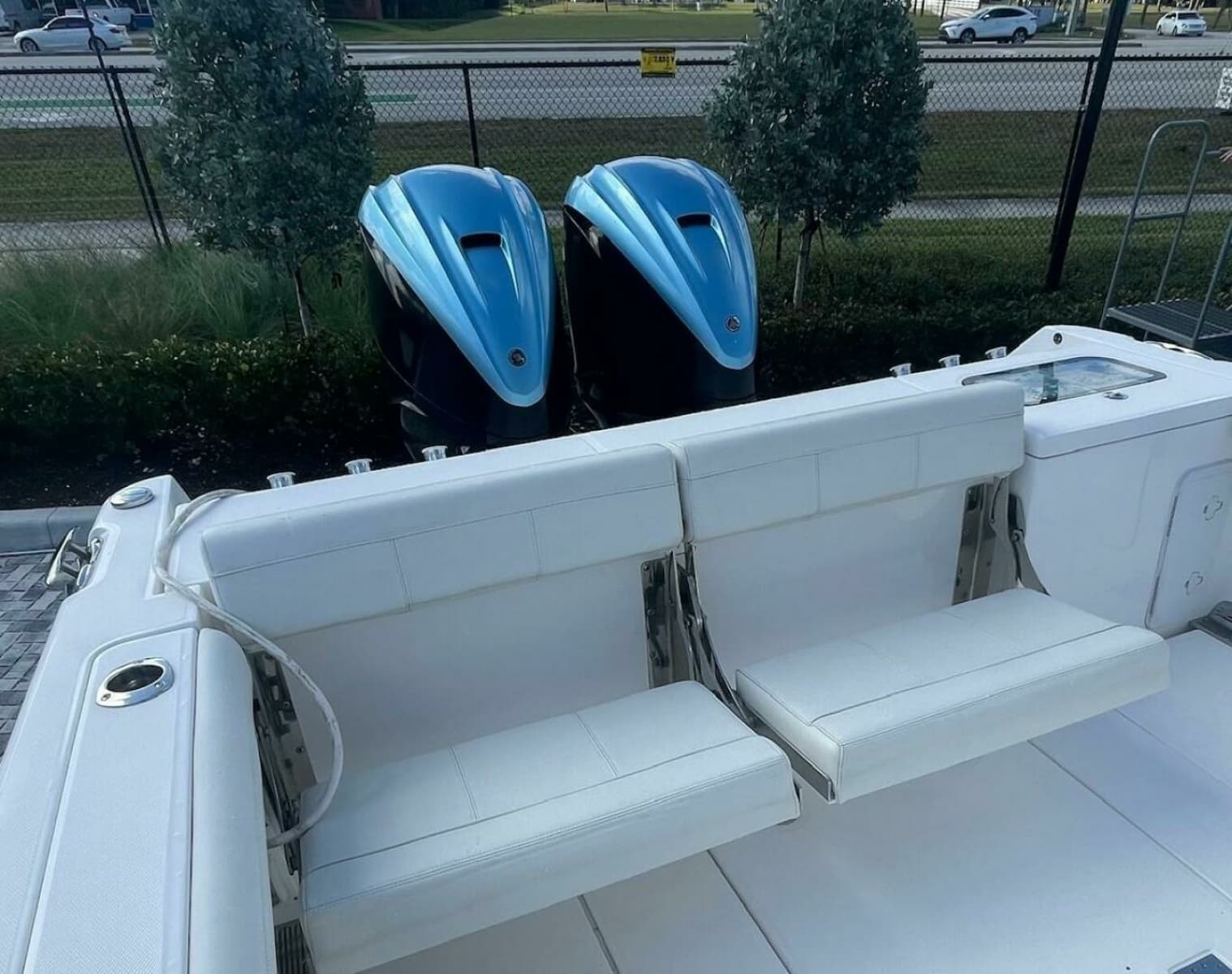 2022 Everglades 335 Center Console - Photo 7