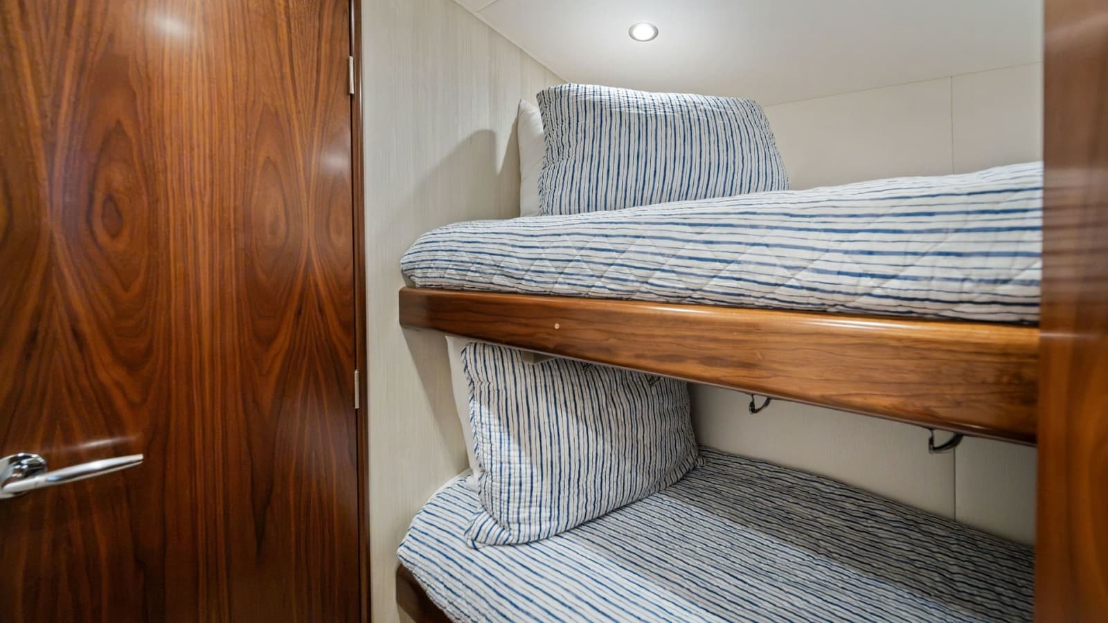 2021 Viking 54 Convertible - Photo 20