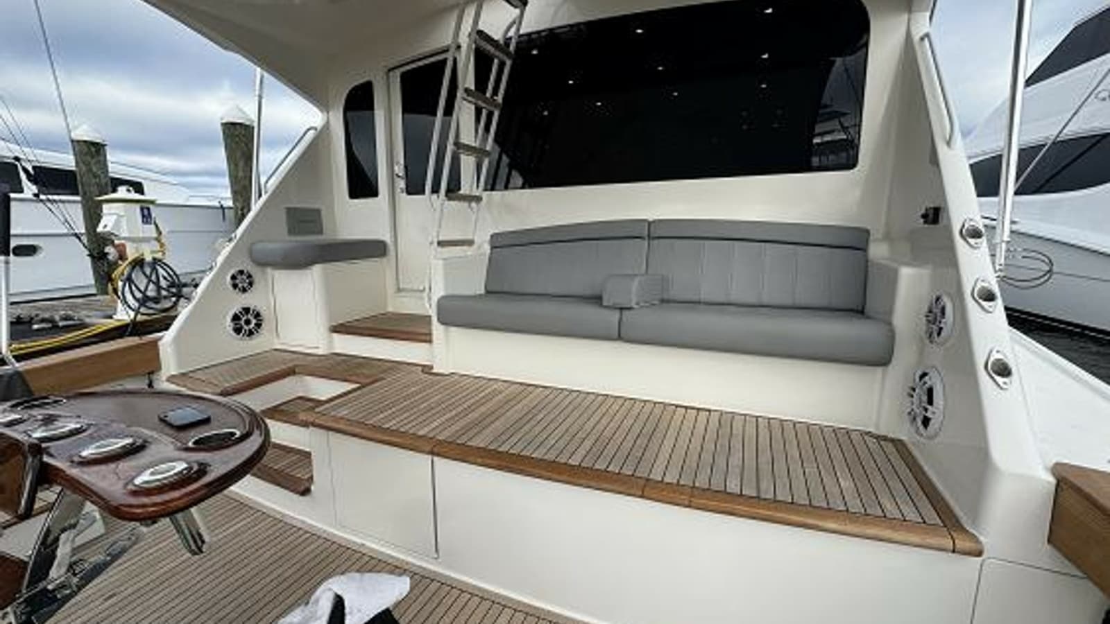 2007 Viking 74 Enclosed Bridge - Photo 4