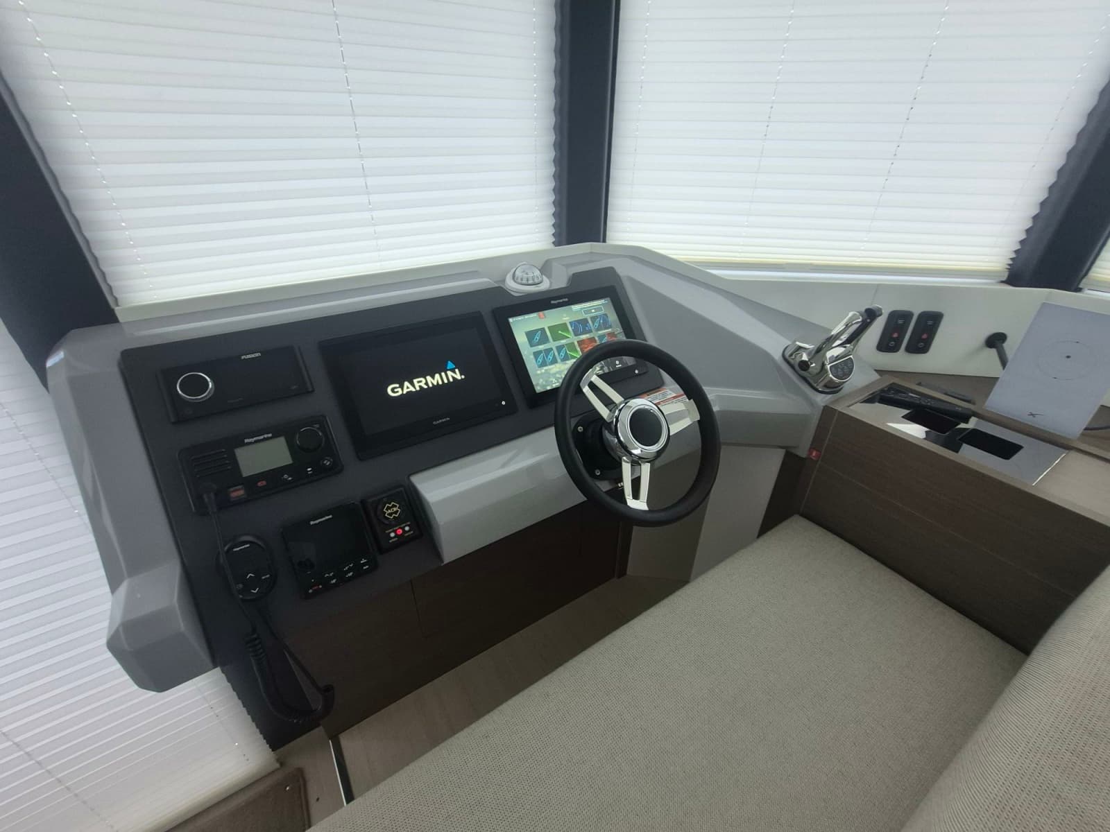 2023 Leopard 53 Powercat - Photo 19