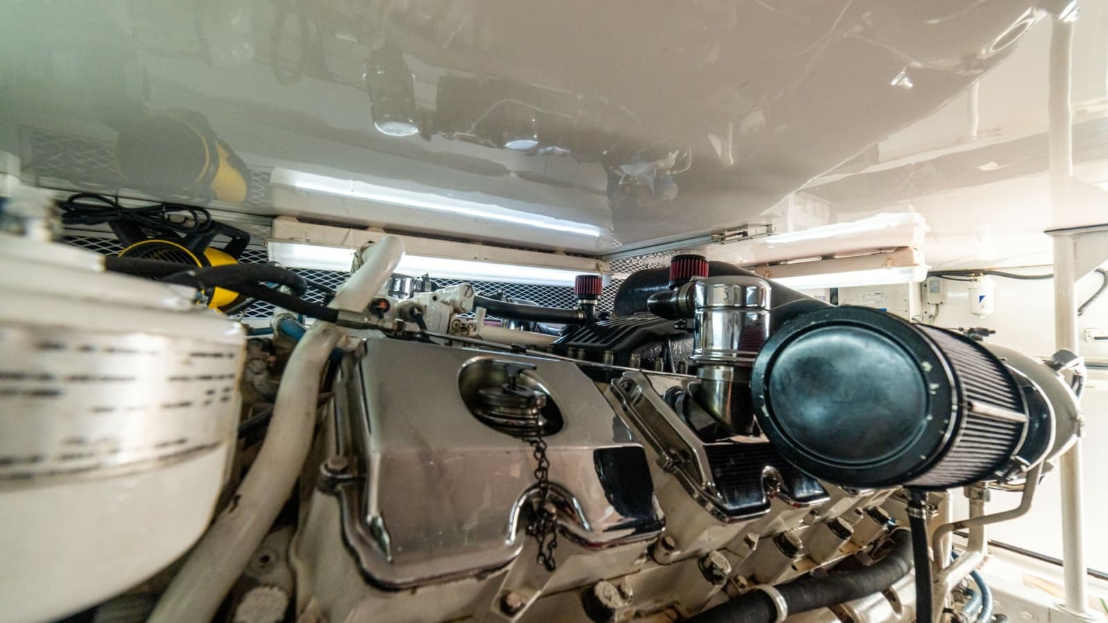 2001 Viking 61 Convertible - Photo 81
