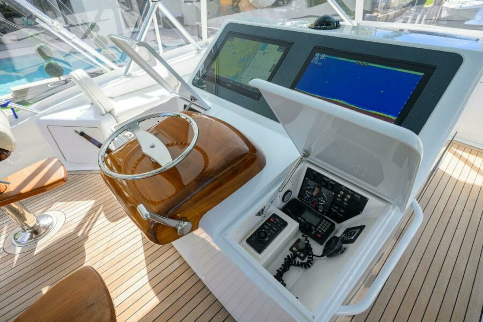 2008 Viking 60 Convertible - Photo 20