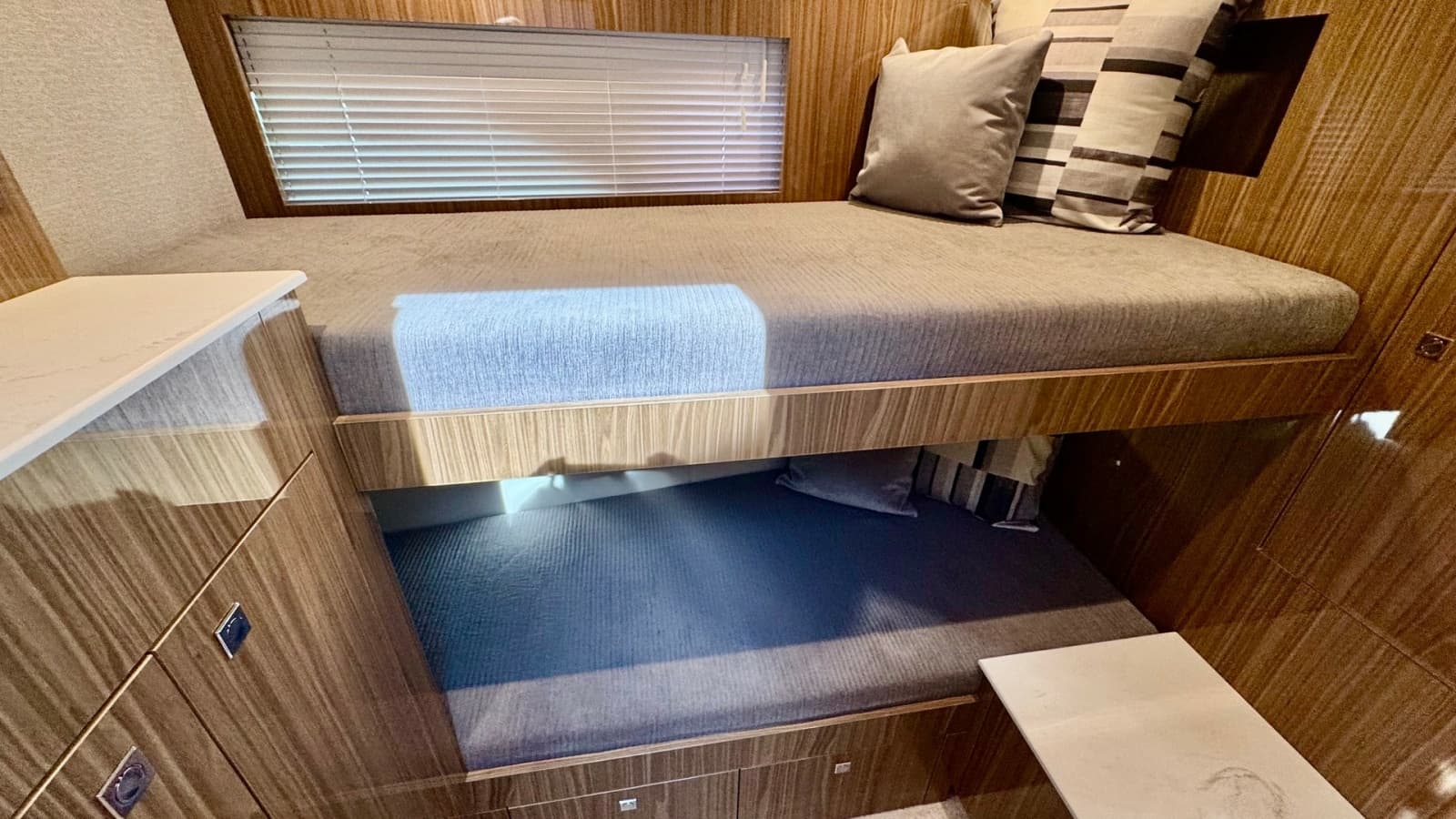 2024 Cruisers Yachts 50 Cantius - Photo 16