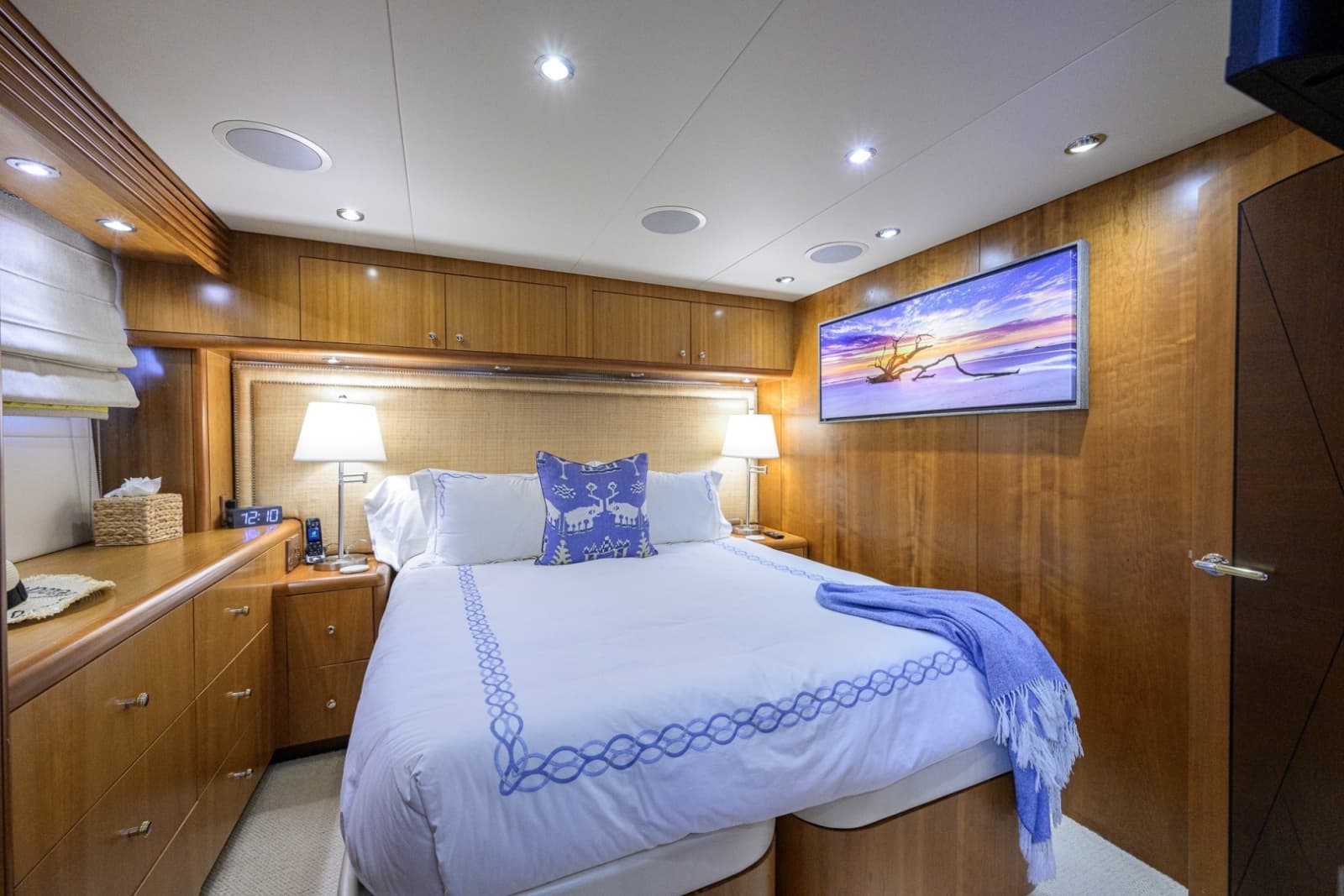 2005 Hatteras 100 Motor Yacht - Photo 32