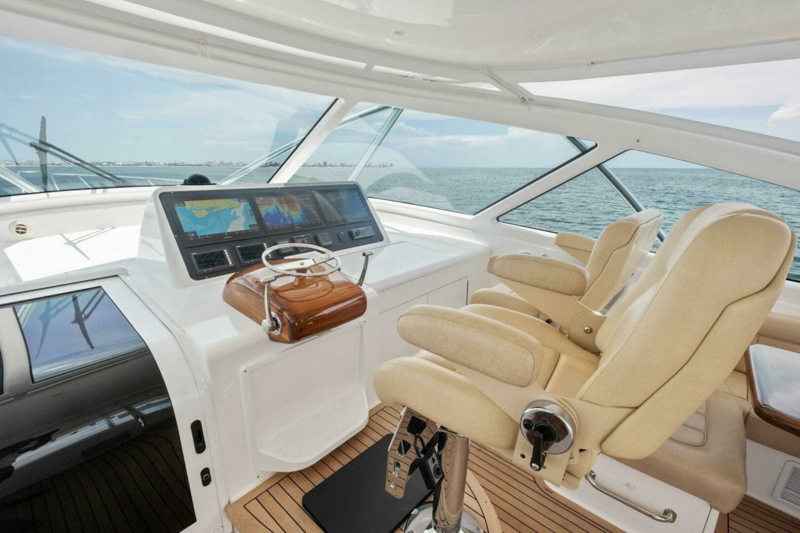 2015 Viking 52 OPEN - Photo 3