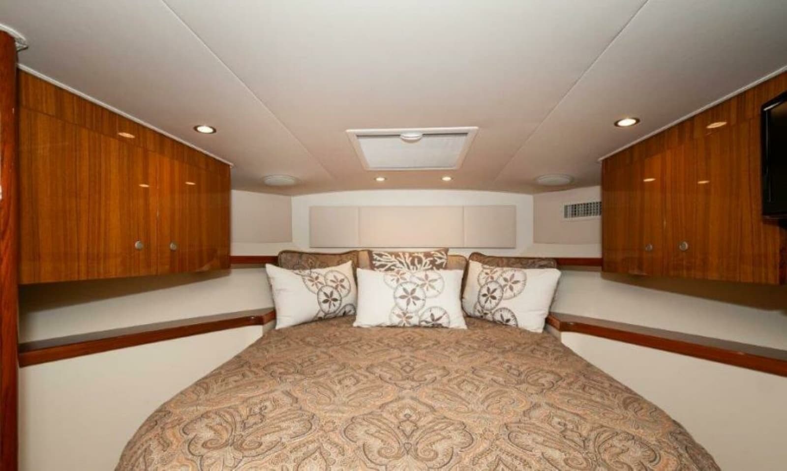 2012 Viking 42 Convertible - Photo 13