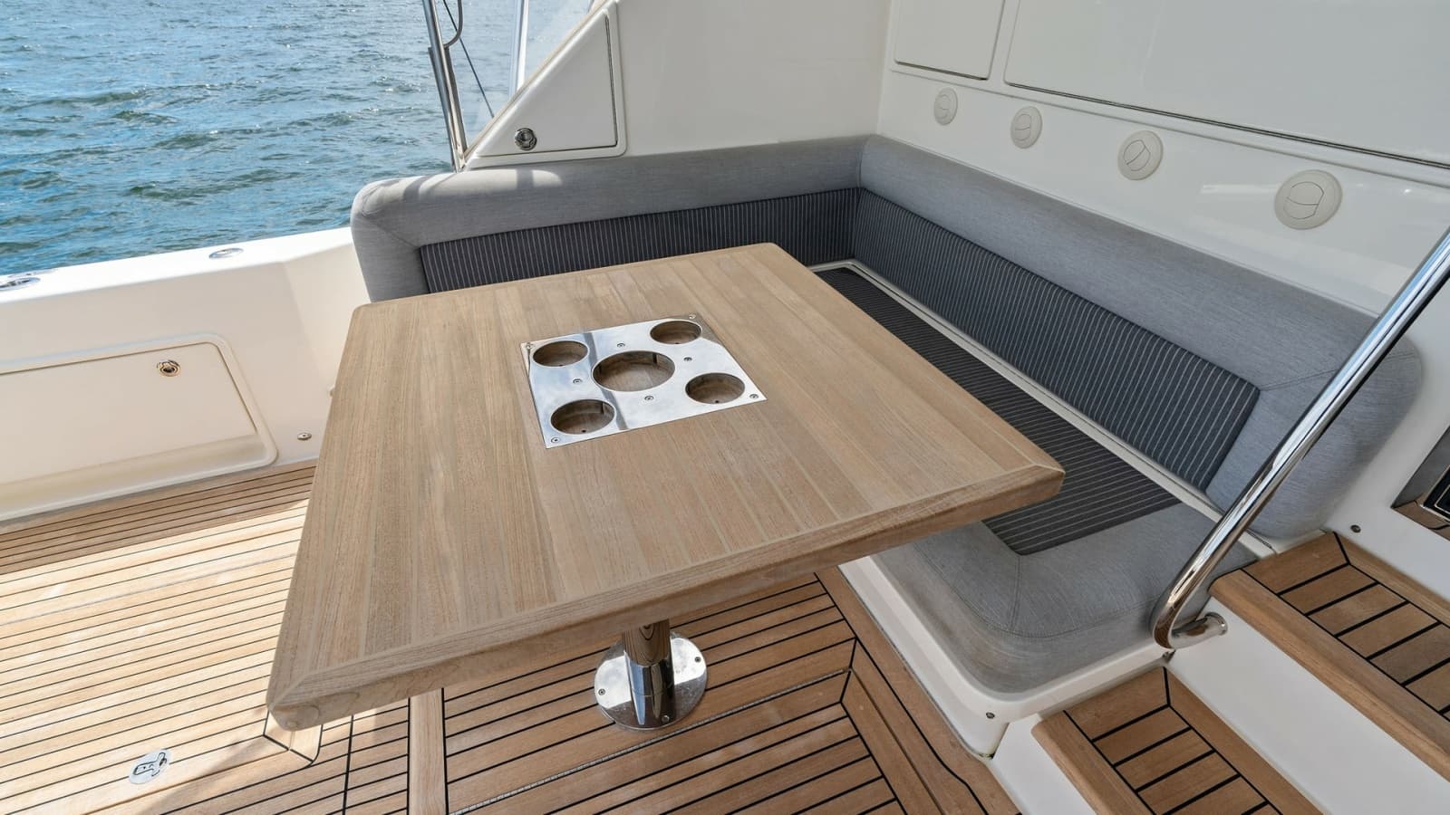 2021 Riviera 57 Enclosed Bridge - Photo 20