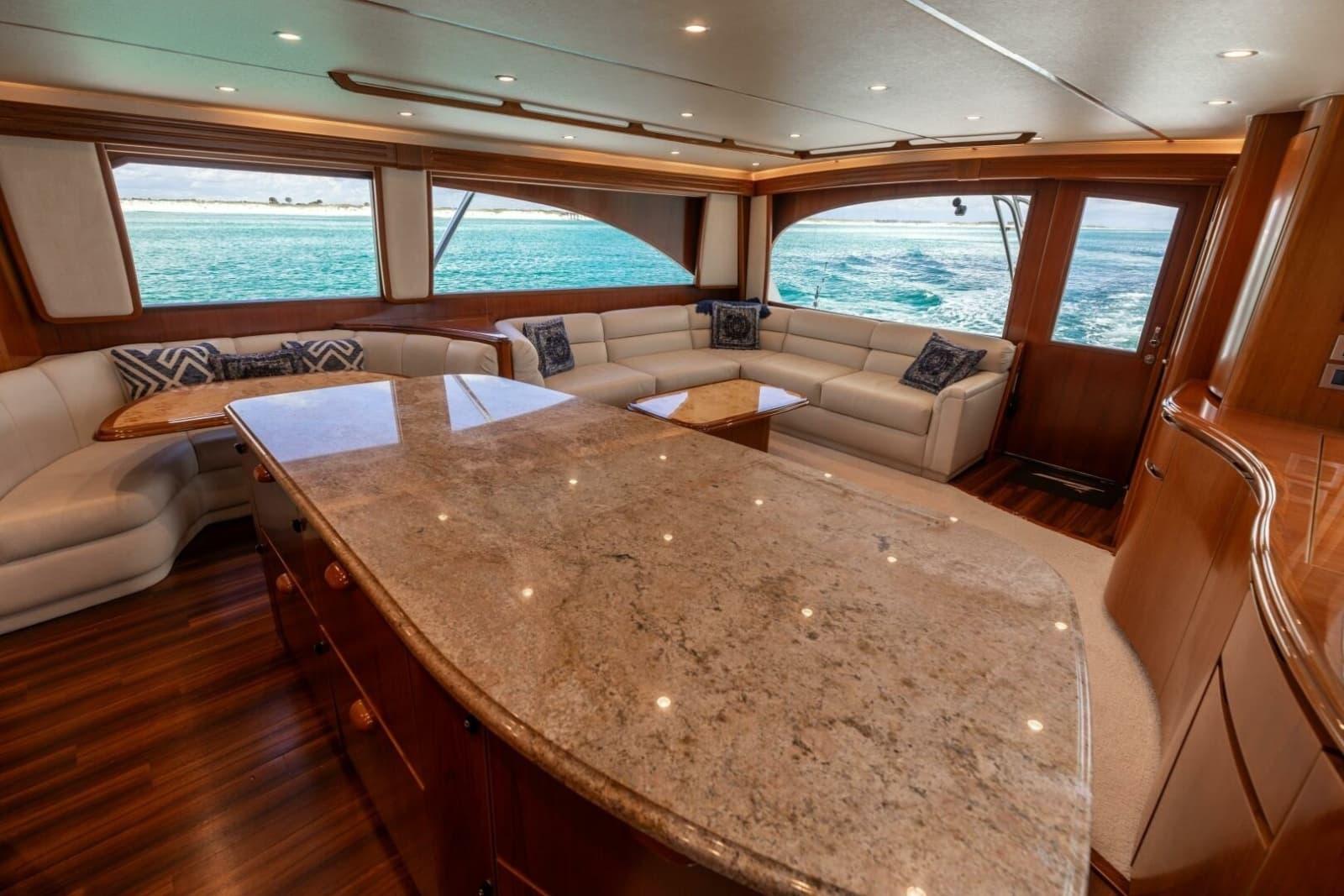 2015 Viking 70 Convertible - Photo 19