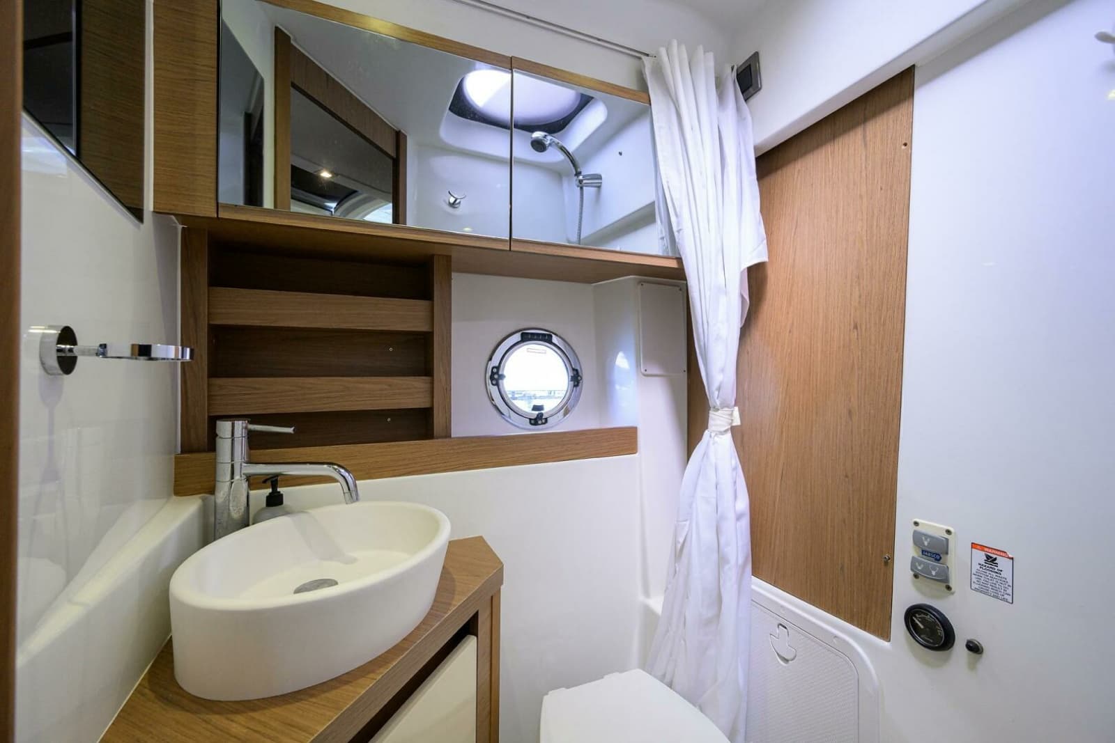 2015 Beneteau 38 GT - Photo 12