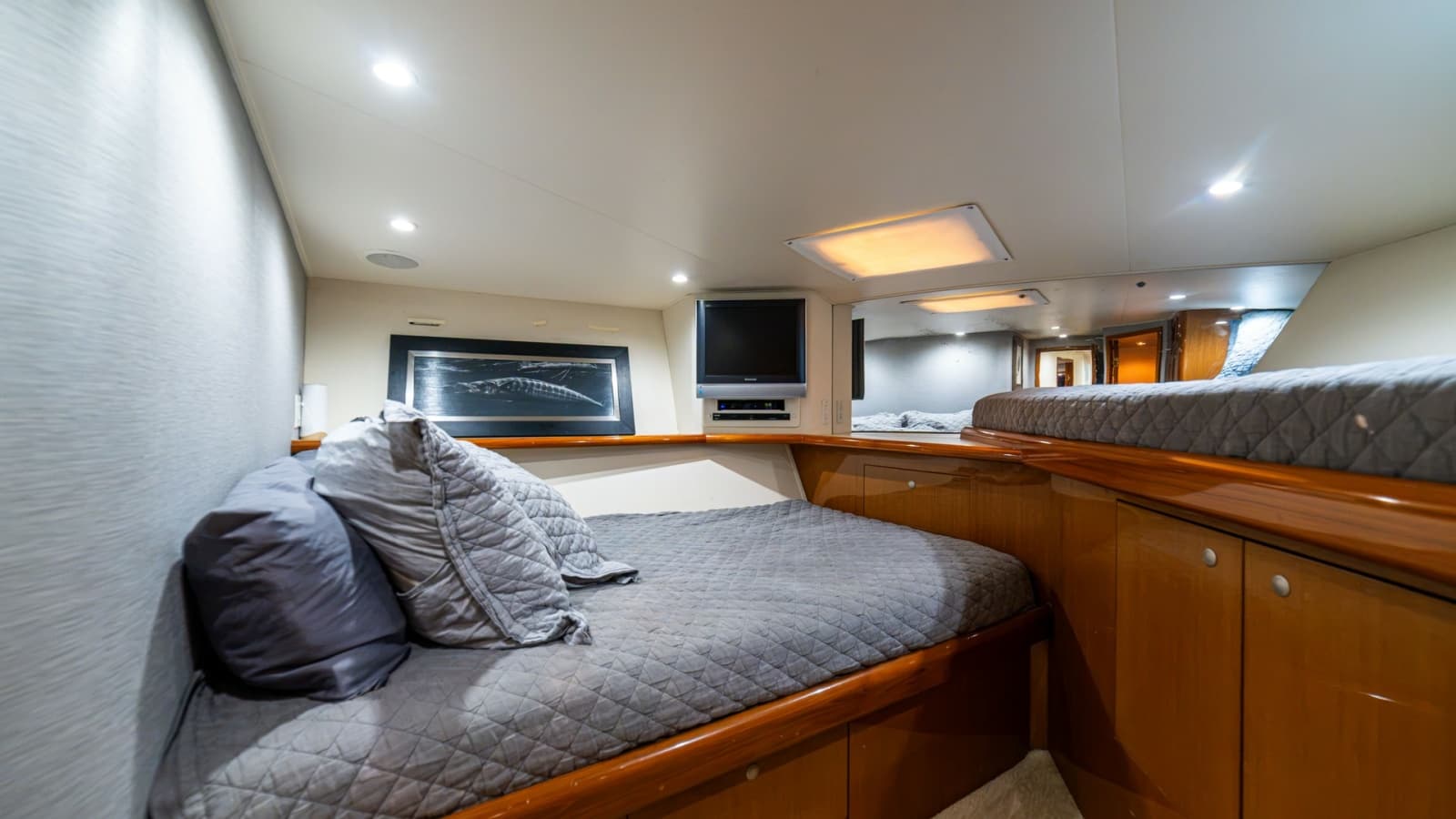 2001 Viking 61 Convertible - Photo 34