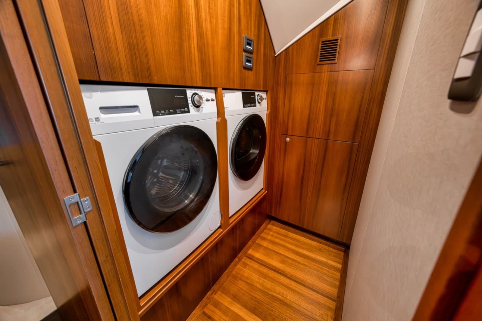 2021 Weaver 75 Convertible - Photo 28