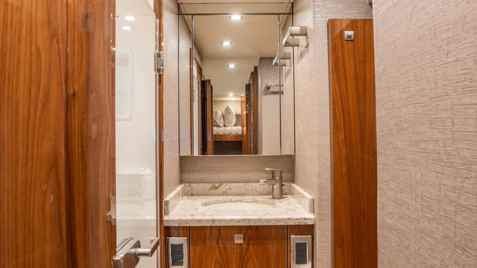 2020 Viking 92 Skybridge - Photo 13