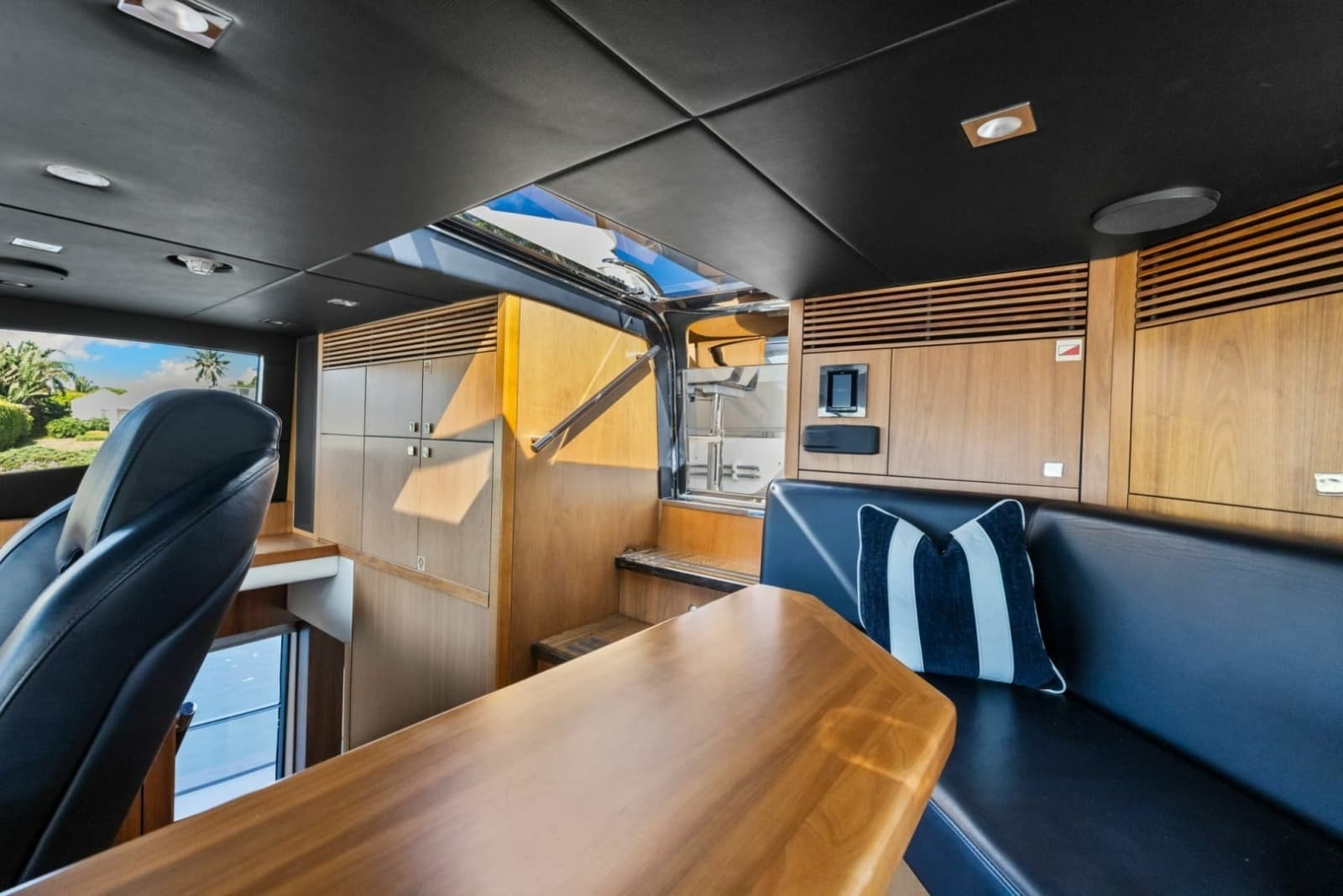 2018 Sunseeker 95 Motoryacht - Photo 33