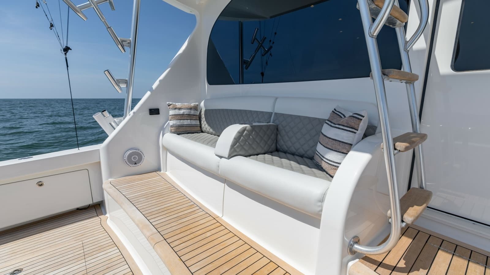 2020 Viking 62 Convertible - Photo 37