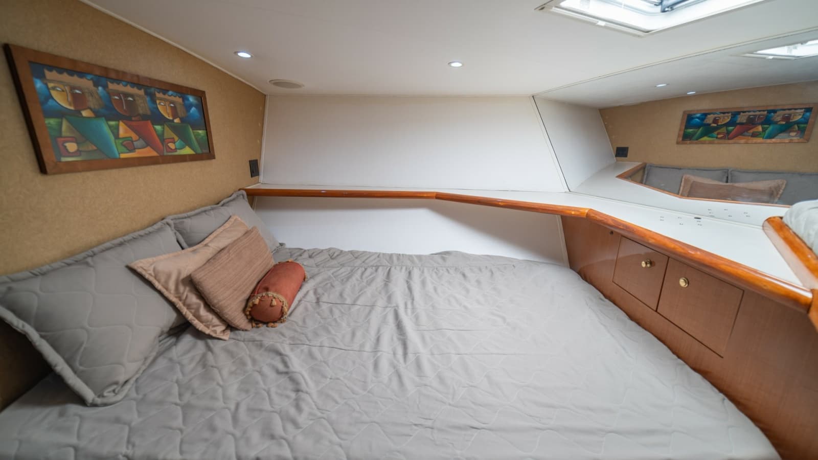 2002 Viking 61 Convertible - Photo 32