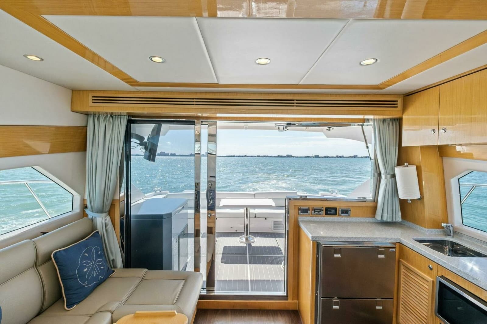 2018 Mares 47 Outboard Express Catamaran - Photo 16