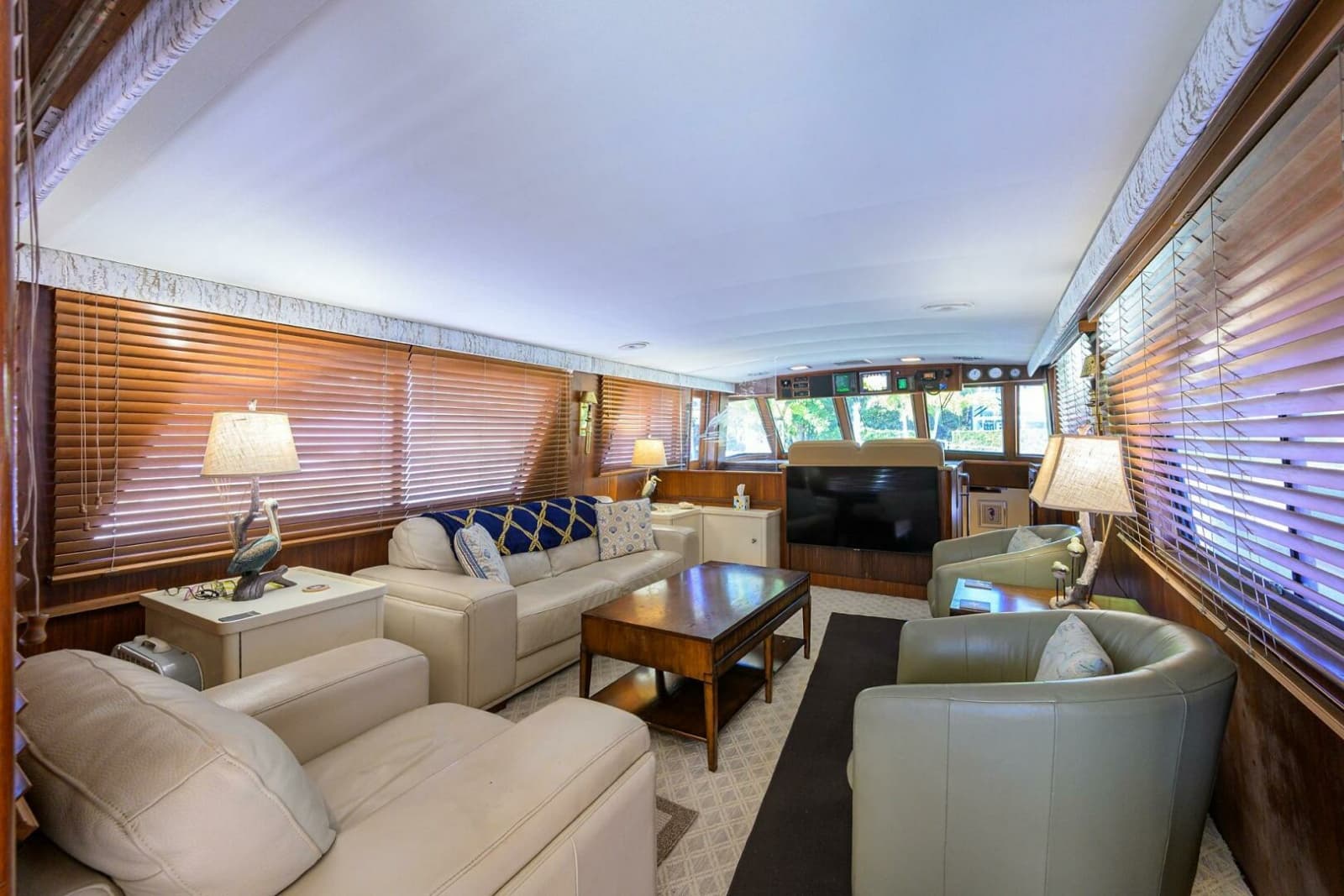 1987 Hatteras 63 Motor Yacht - Photo 2