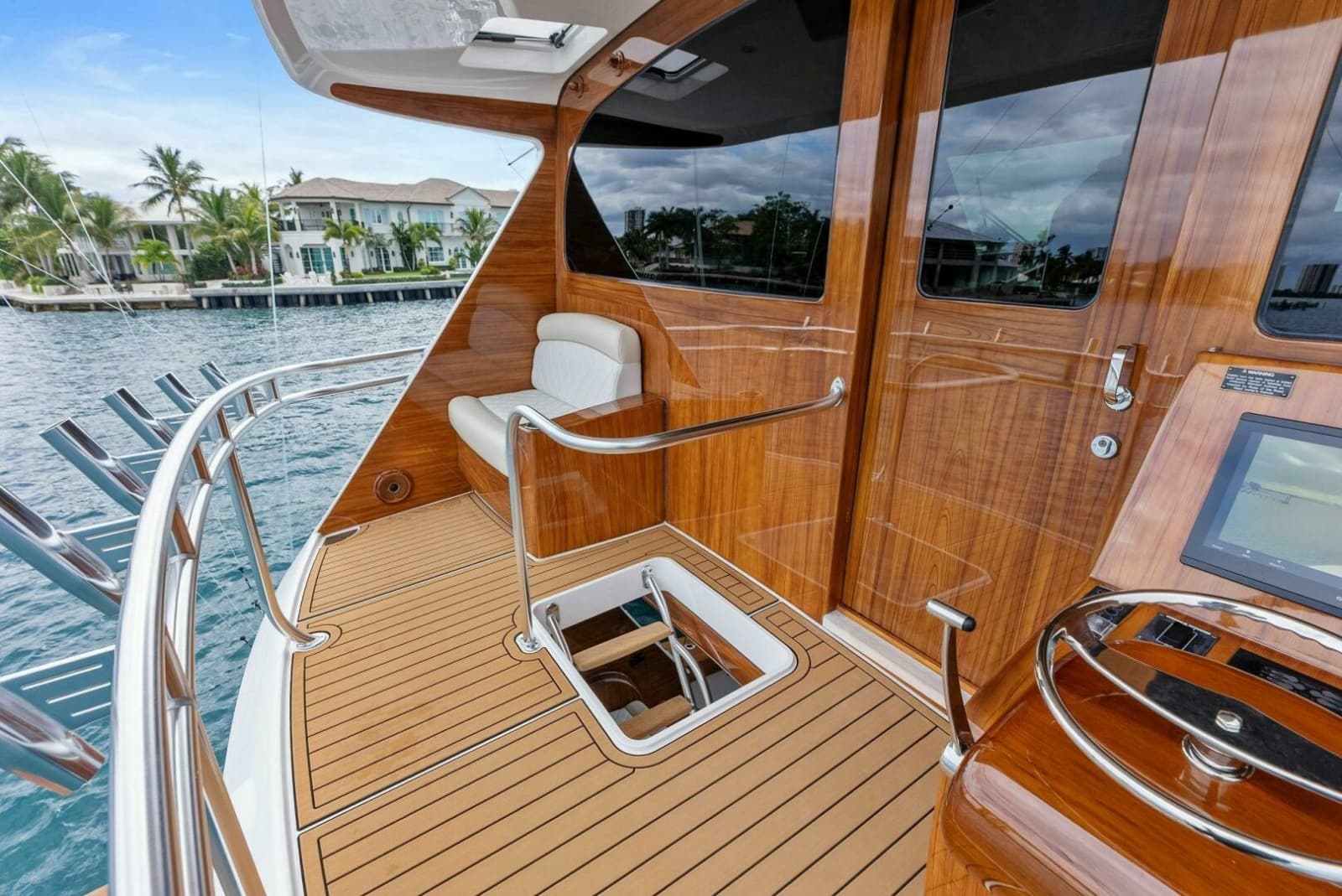 2022 Viking 68 Enclosed Bridge - Photo 52