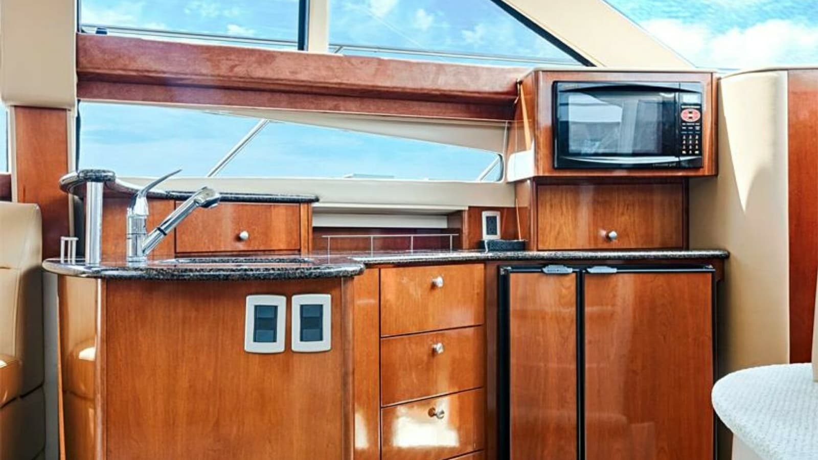 2006 Meridian 391 Sedan - Photo 11