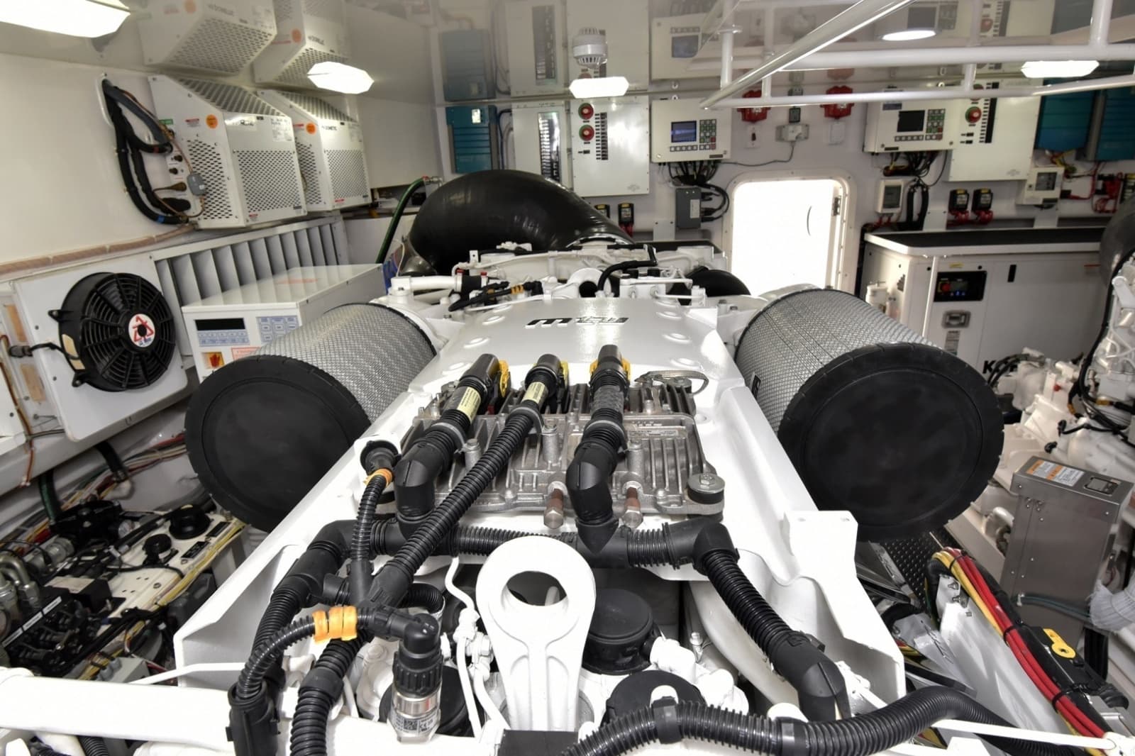 2019 Viking 80 Skybridge - Photo 215