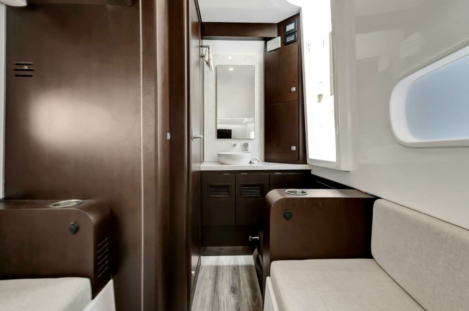 2023 Jupiter 43 Center Console - Photo 13
