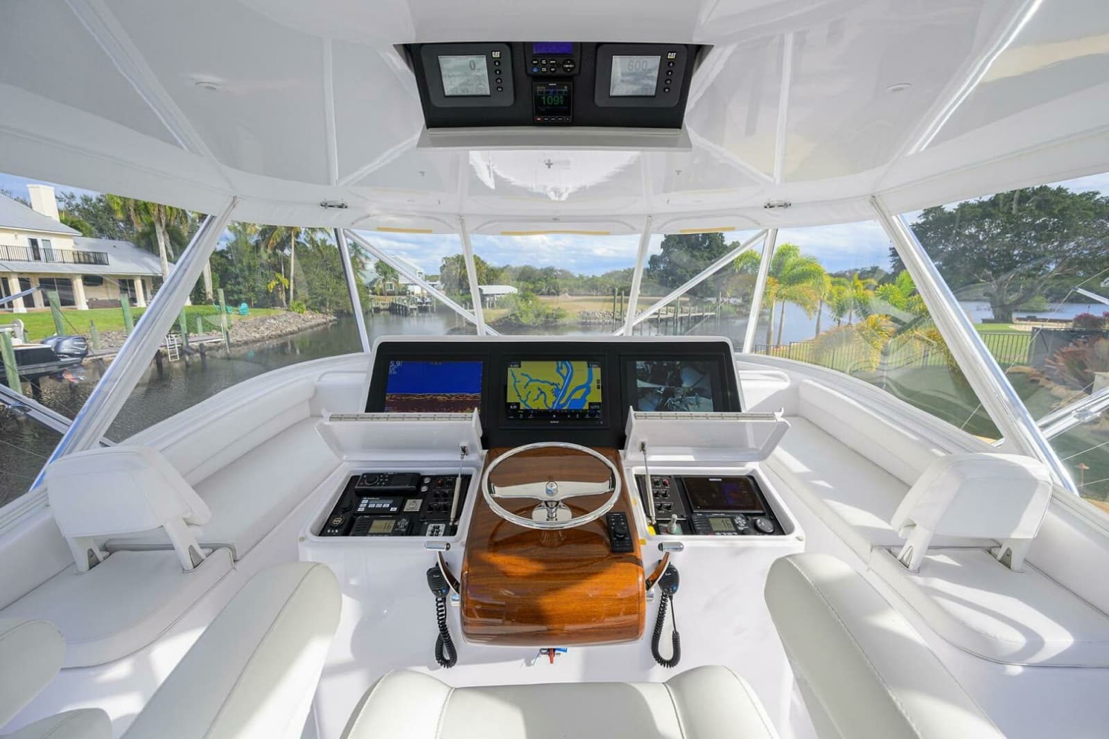2013 Hatteras GT63 - Photo 23