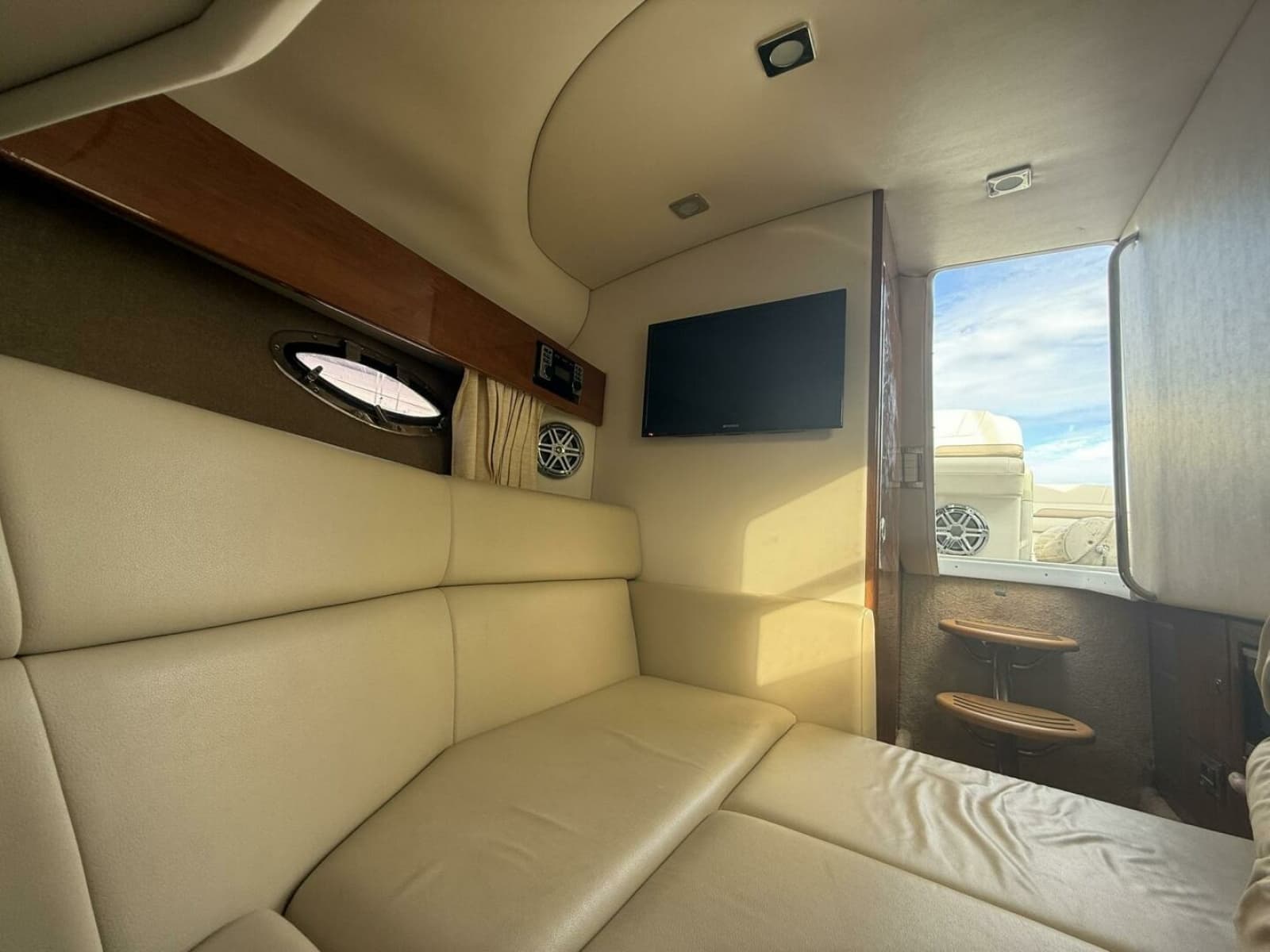 2016 Formula 330 Crossover Bowrider - Photo 17