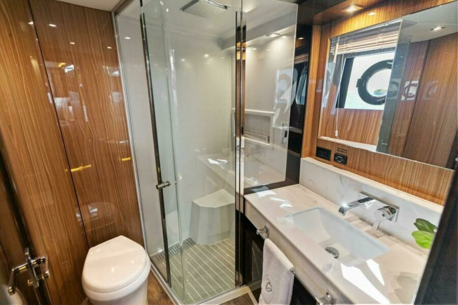 2023 Cruisers Yachts 60 Cantius Fly - Photo 29