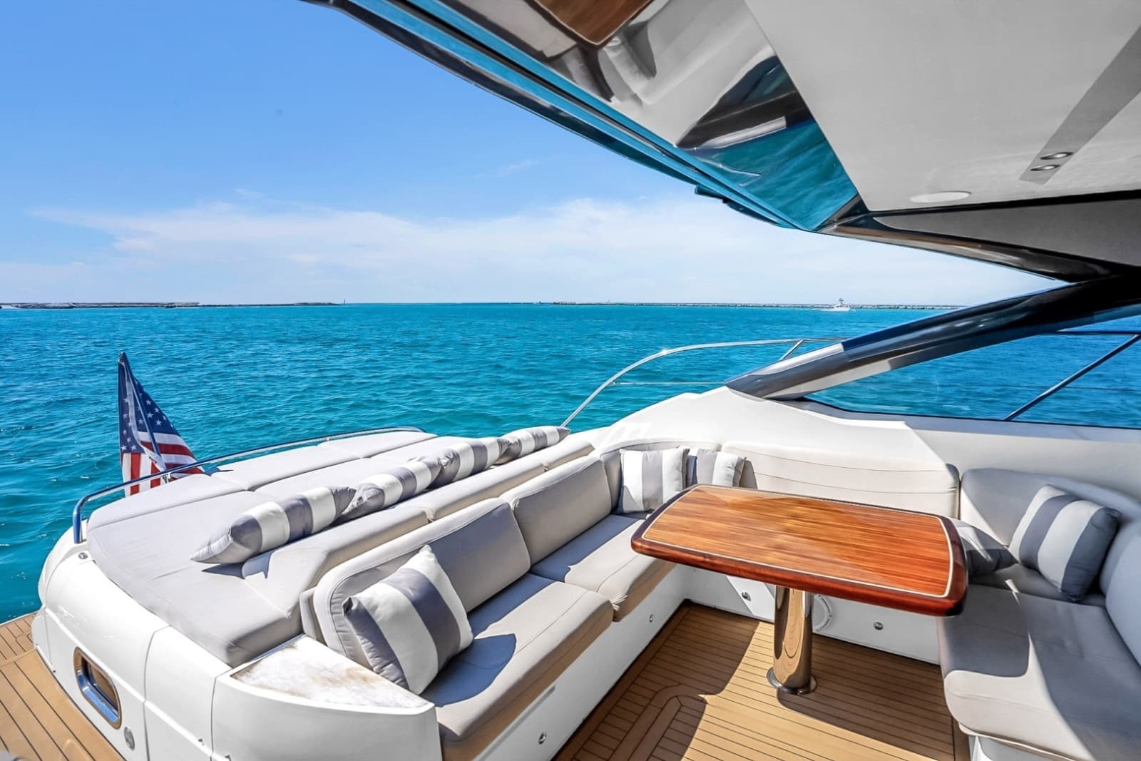 2016 Princess V58 - Photo 3