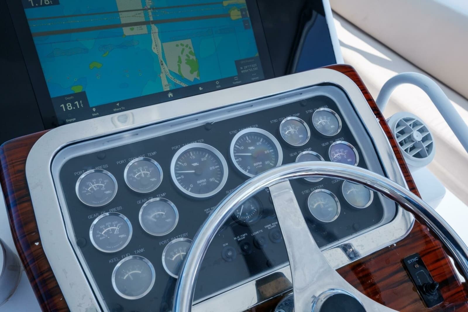 2002 Hatteras 50 Convertible - Photo 16