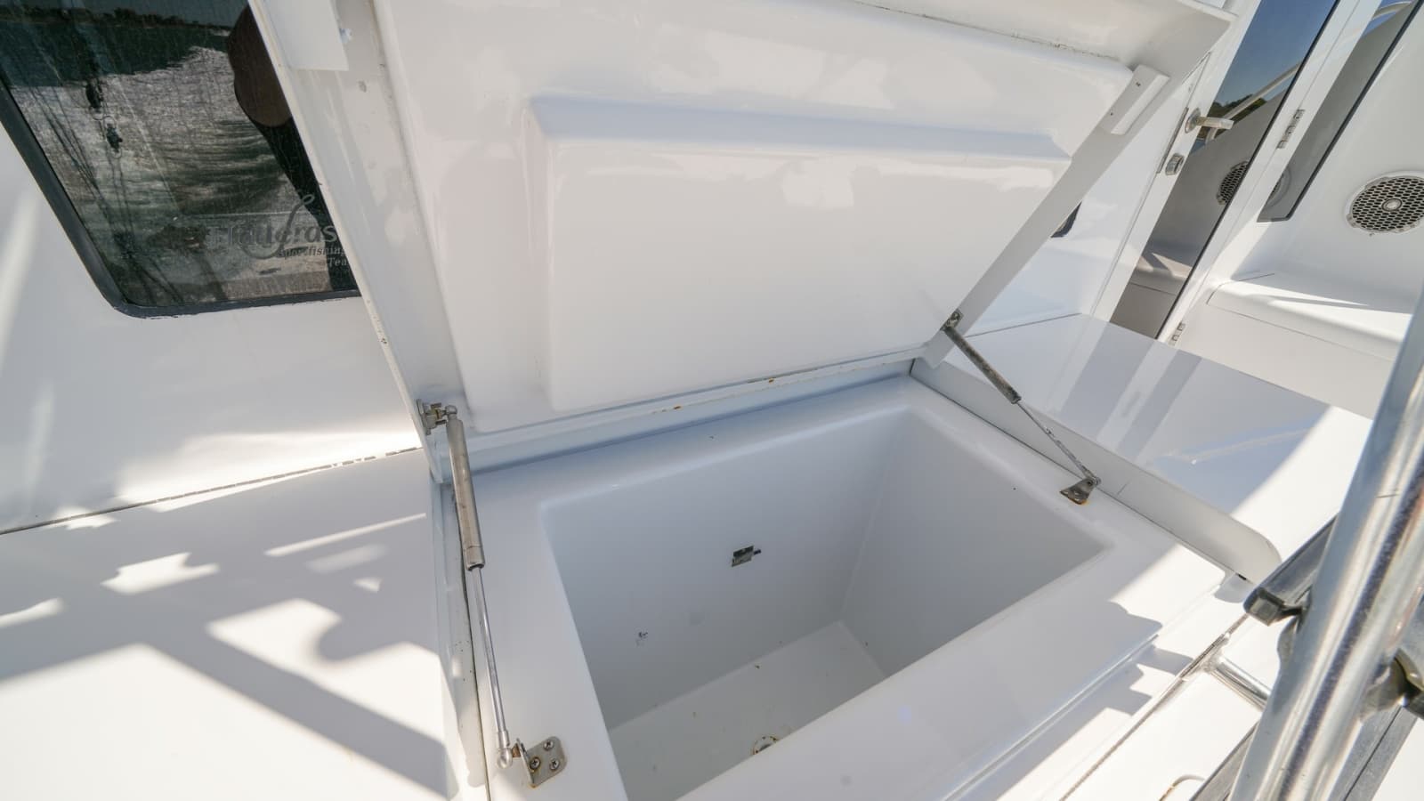 2001 Hatteras 60 Convertible - Photo 25