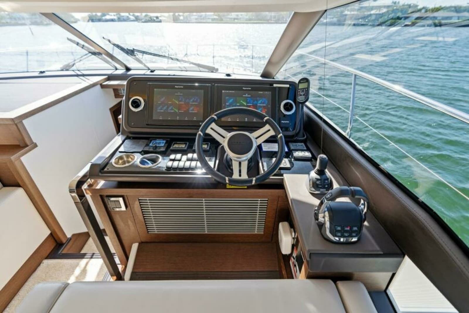 2020 Prestige 520 Flybridge - Photo 18