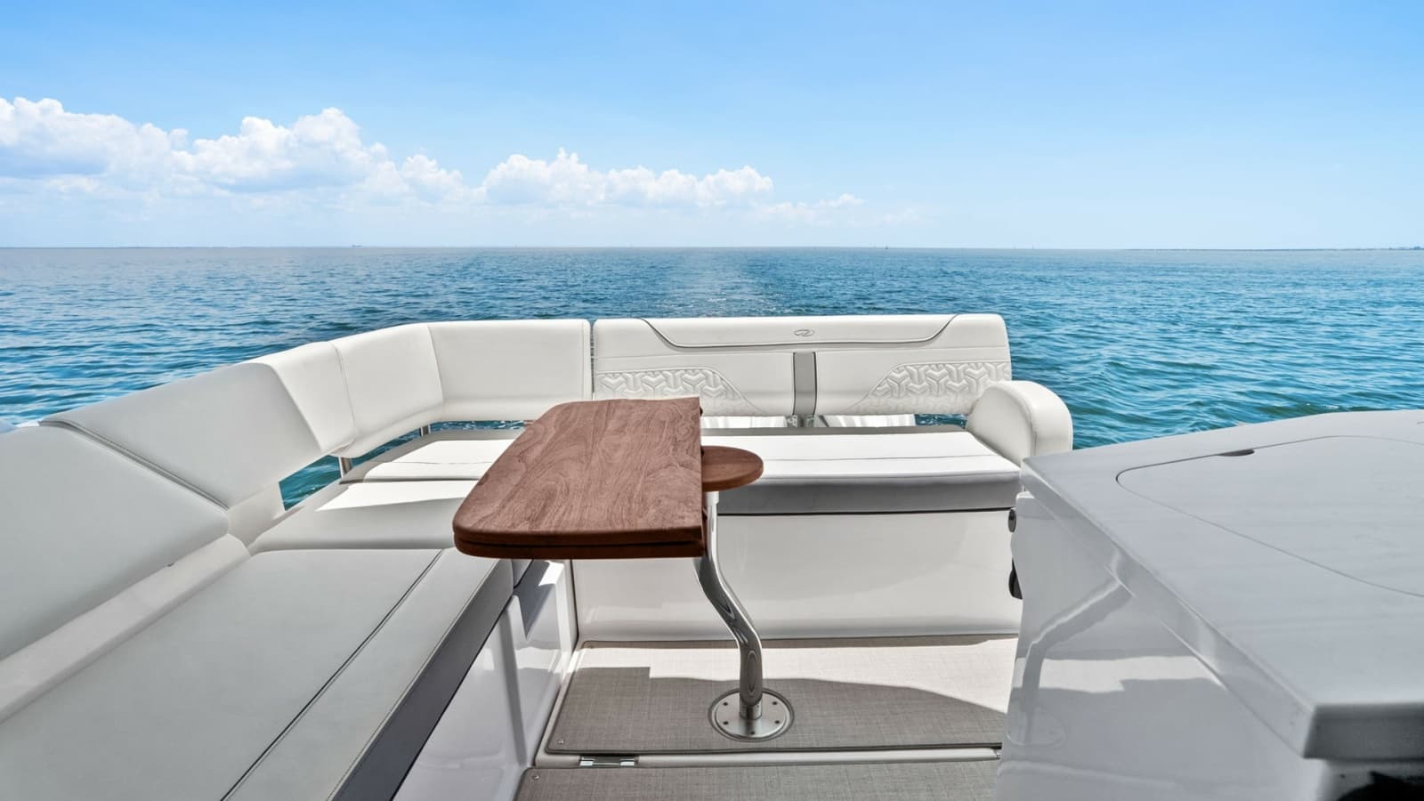2025 Regal 38 XO - Photo 14