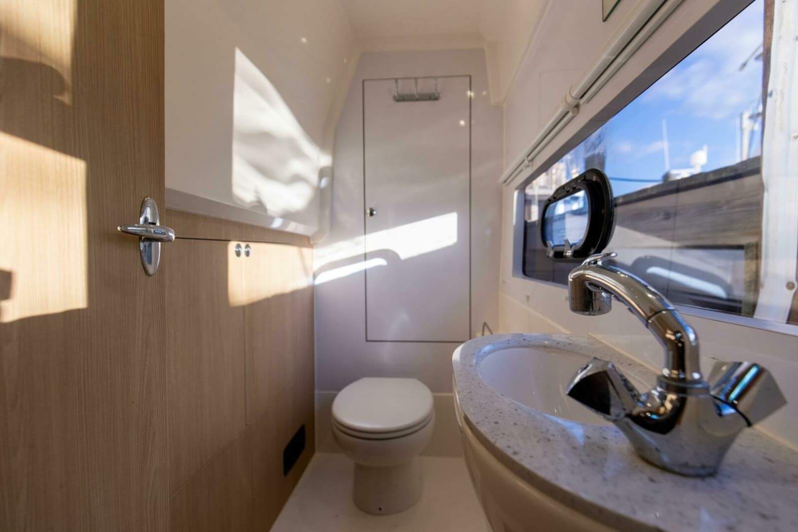 2018 Aquila 36 Power Cat - Photo 10