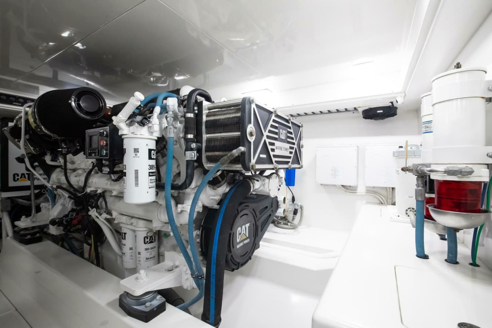 2015 Ocean Yachts 64 Convertible - Photo 28