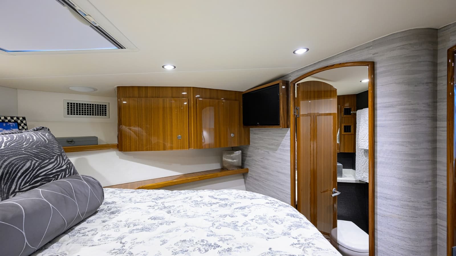 2022 Viking 44 Open - Photo 19