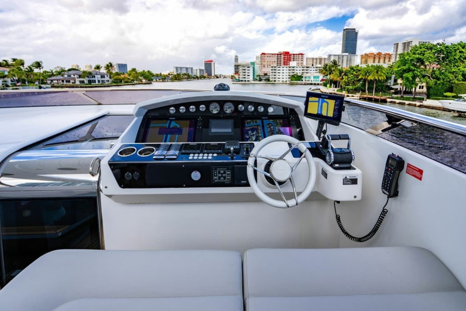 2019 Sunseeker 95 Motor Yacht - Photo 31