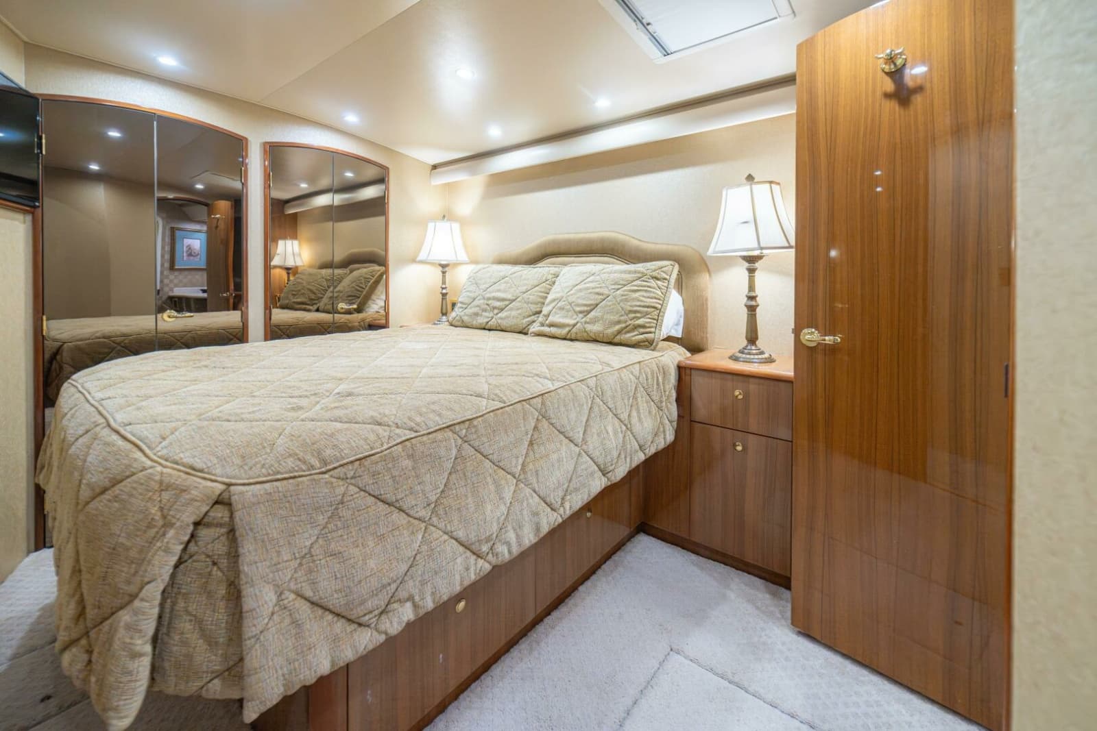 2006 Viking 56 Convertible - Photo 59