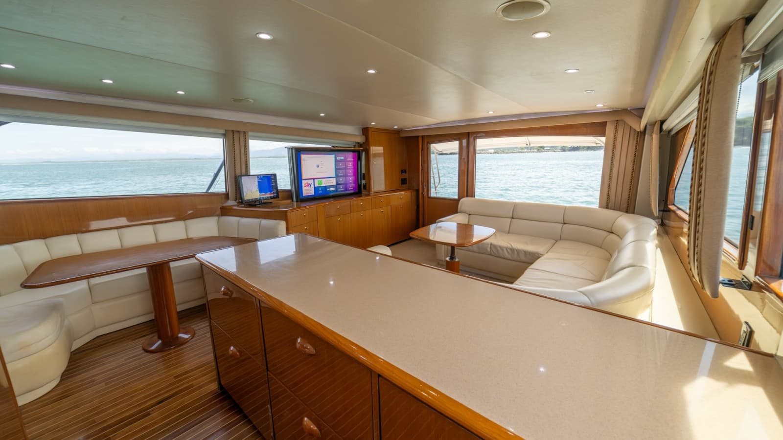 2002 Viking 61 Convertible - Photo 14
