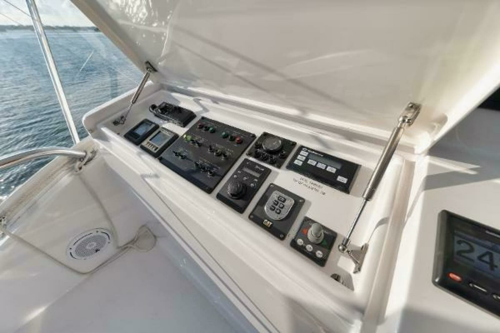 2018 Hatteras GT54 - Photo 15