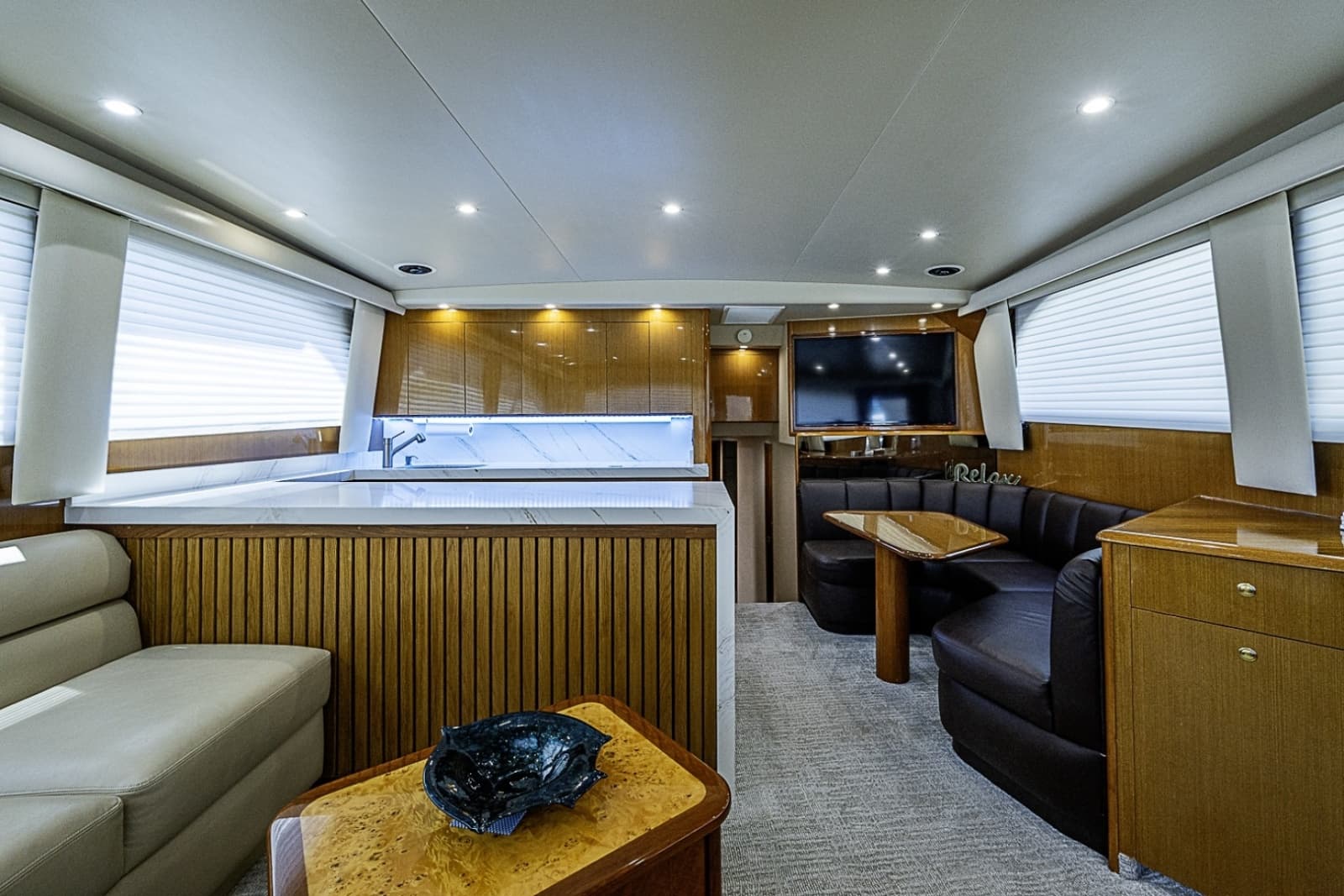 2002 Viking 52 Convertible - Photo 3