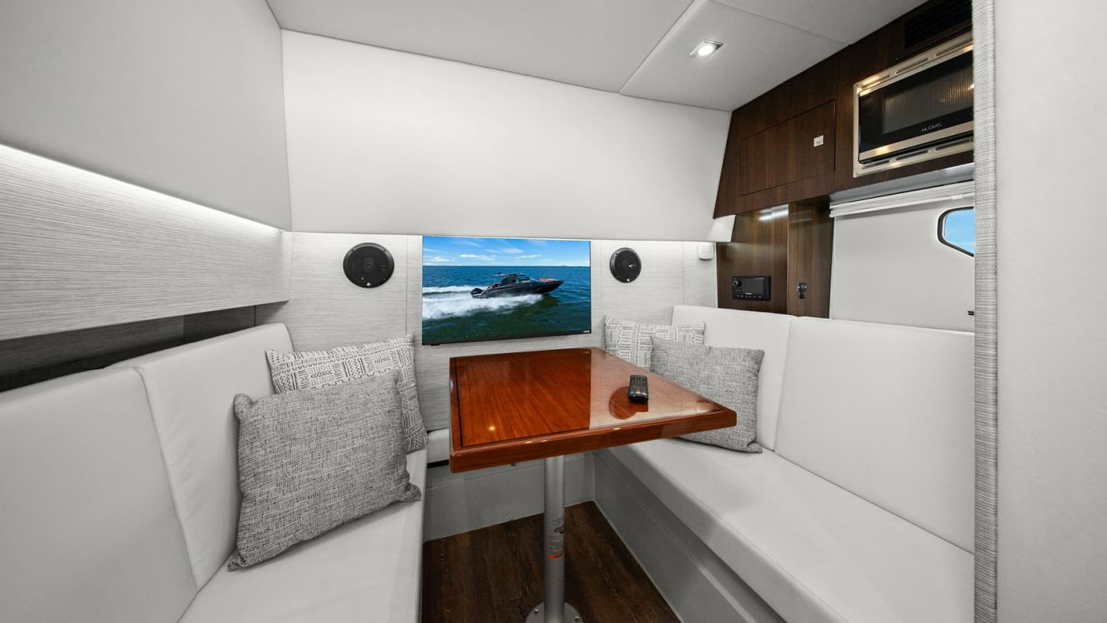 2022 Cruisers Yachts 34 GLS - Photo 34