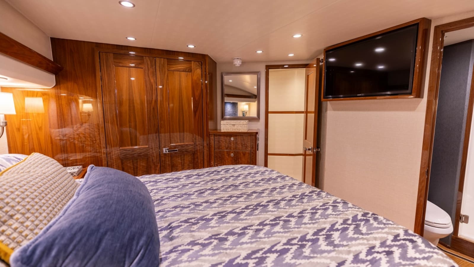 2019 Viking 68 Convertible - Photo 16