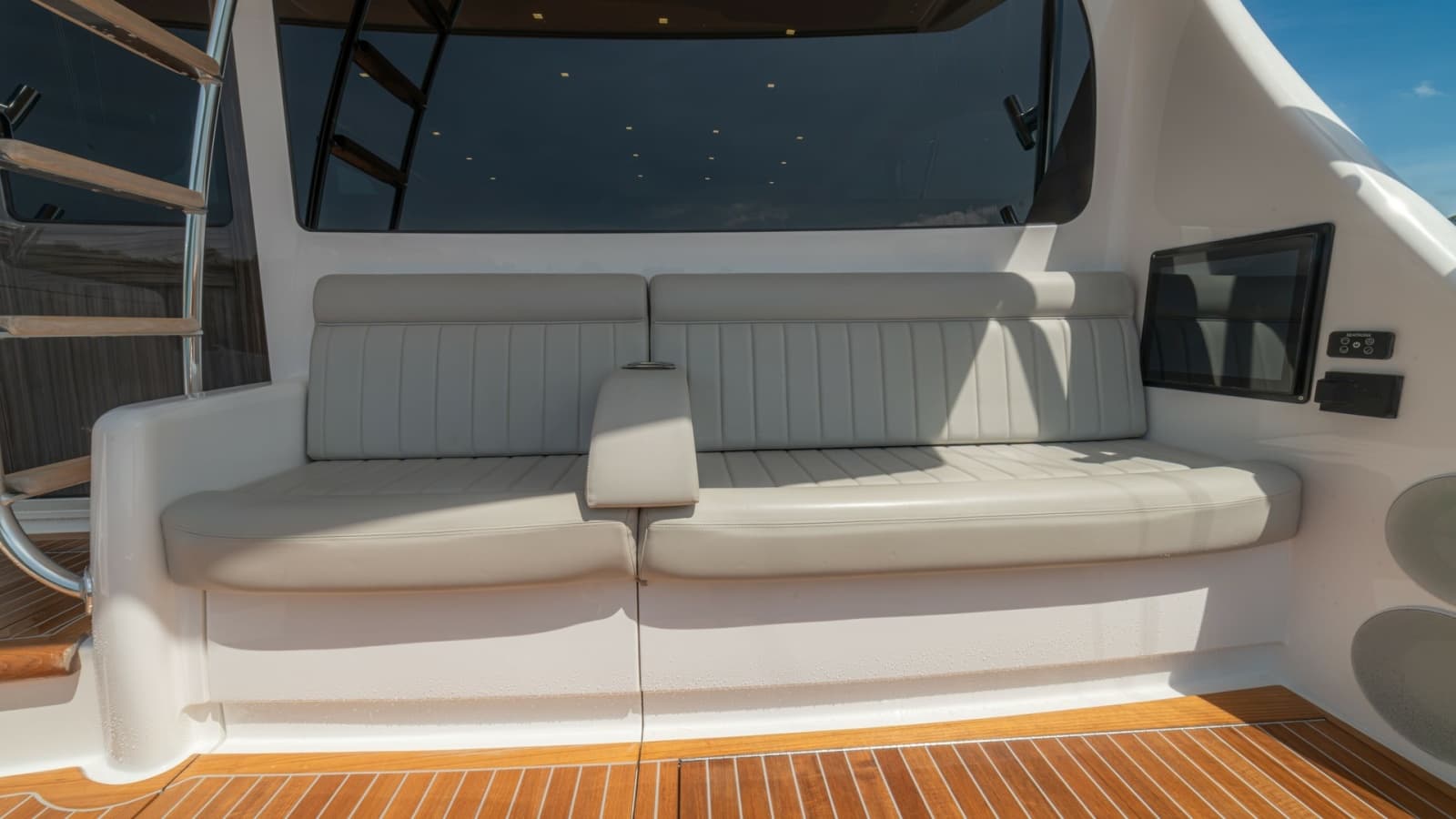 2024 Viking 64 Convertible - Photo 41