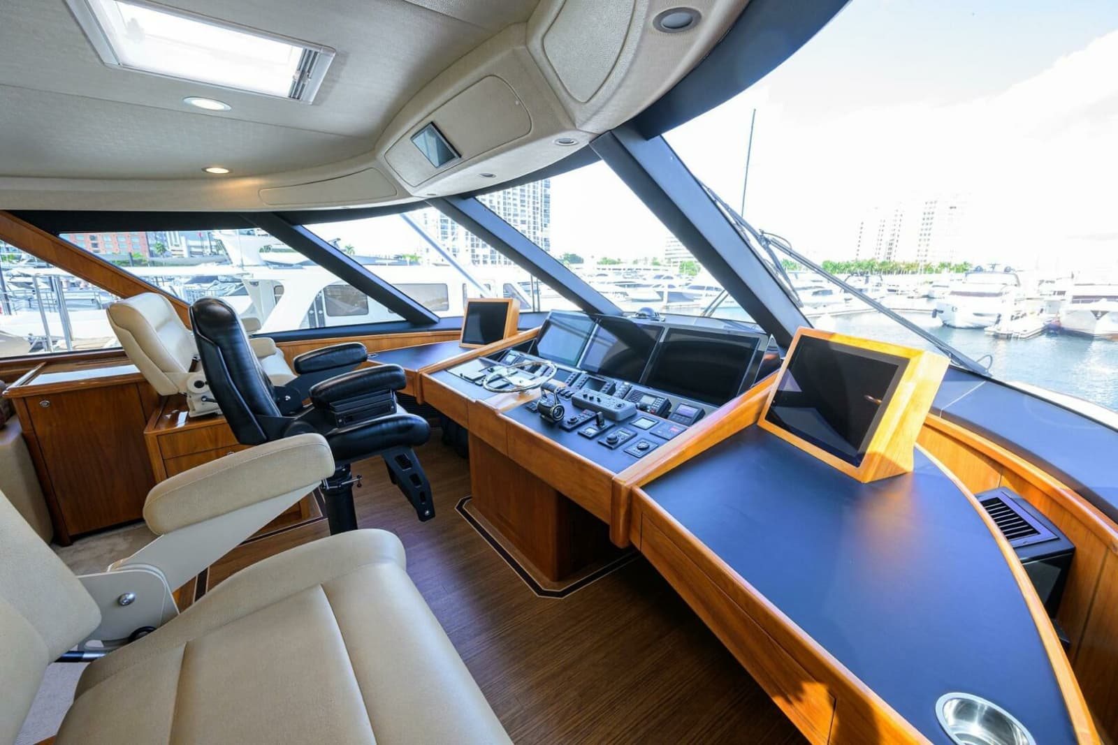 2017 Viking 92 Enclosed Bridge - Photo 23