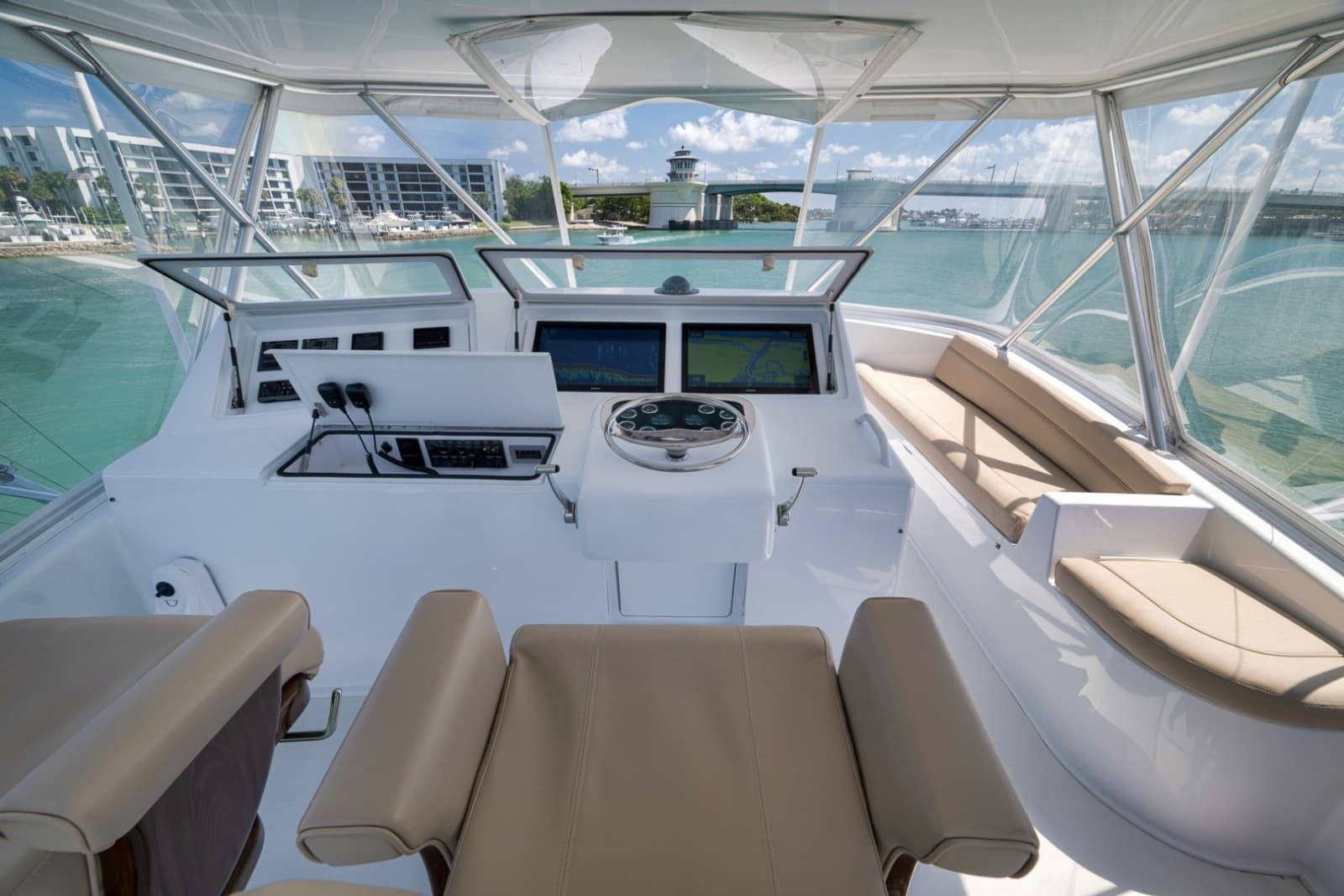 2003 Viking 52 Convertible - Photo 33